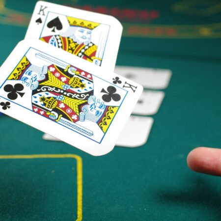 POKER 🚀 17वीं सदी के फ़्रांस से वैश्विक घटना तक